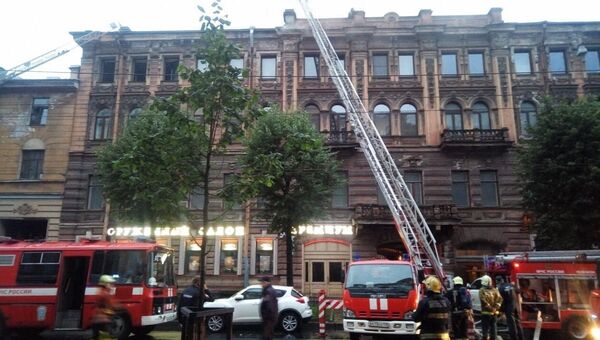 Тушение пожара в жилом доме в центре Санкт-Петербурга. 13 сентября 2017
