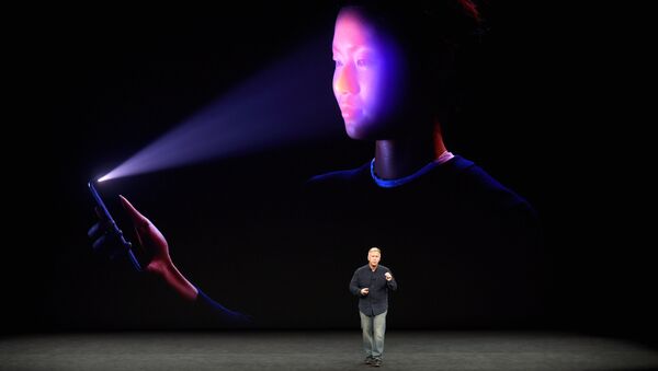 Вице-президент компании Apple Филип Шиллер во время презентации iPhone X в Купертино. 12 сентября 2017
