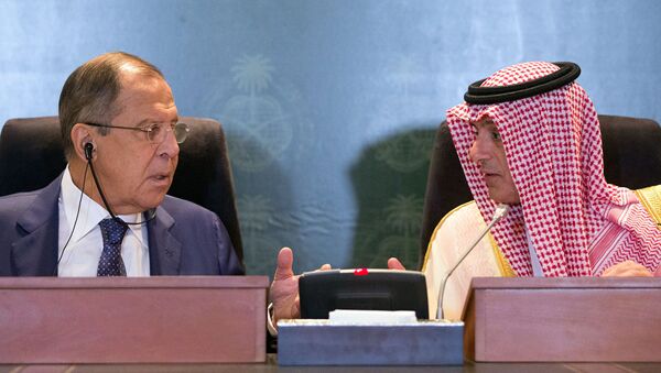 Министр иностранных дел РФ Сергей Лавров и министр иностранных дел Саудовской Аравии Адель аль-Джубейр во время встречи в Джидде