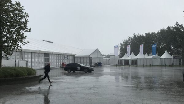 Посетителей и участников выставки Husum Wind 2017, посвященной энергетике и ветрогенерации, эвакуировали из-за сильного ветра
