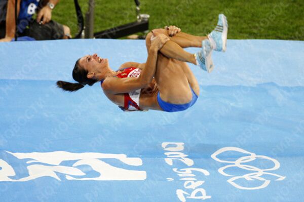 Елена Исинбаева стала двукратной олимпийской чемпионкой и установила новый мировой рекорд
