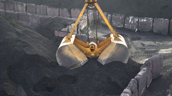 Разгрузка угля в Одессе. Архивное фото