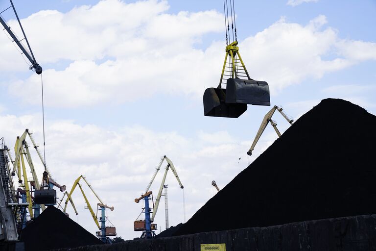 Разгрузка угля в одесском порту Южный 