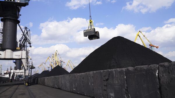 Разгрузка угля в одесском порту Южный