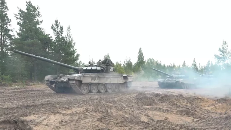 Учения Запад-2017: боевая тревога, маневры боевой техники и полеты истребителей Учения Запад-2017: боевая тревога, маневры боевой техники и полеты истребителей