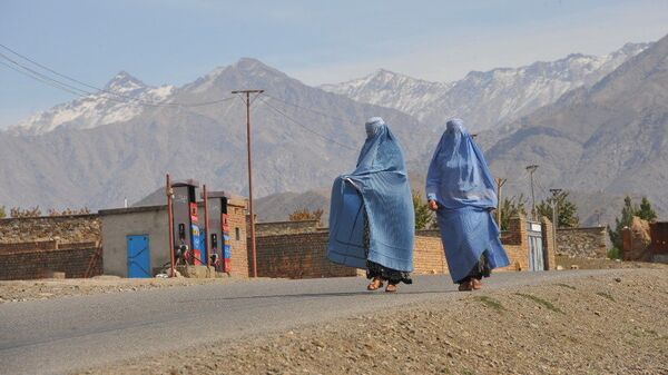Женщины на фоне Панджшерского ущелья Афганистане