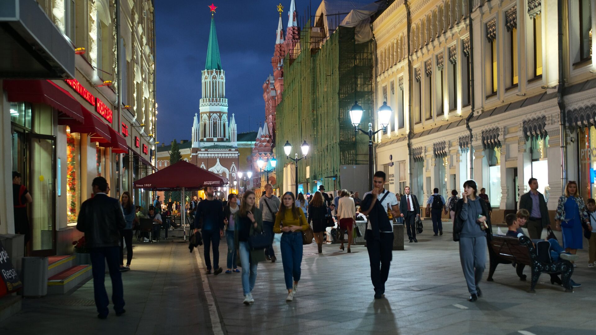 Прохожие на Никольской улице в Москве - РИА Новости, 1920, 13.10.2021