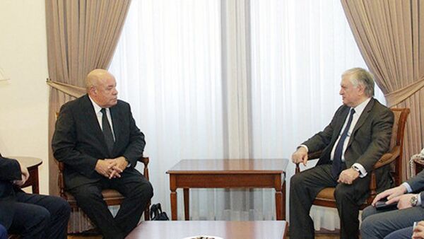 Михаила Швыдкой и министр иностранных дел Армении Эдвард Налбандян во время встречи
