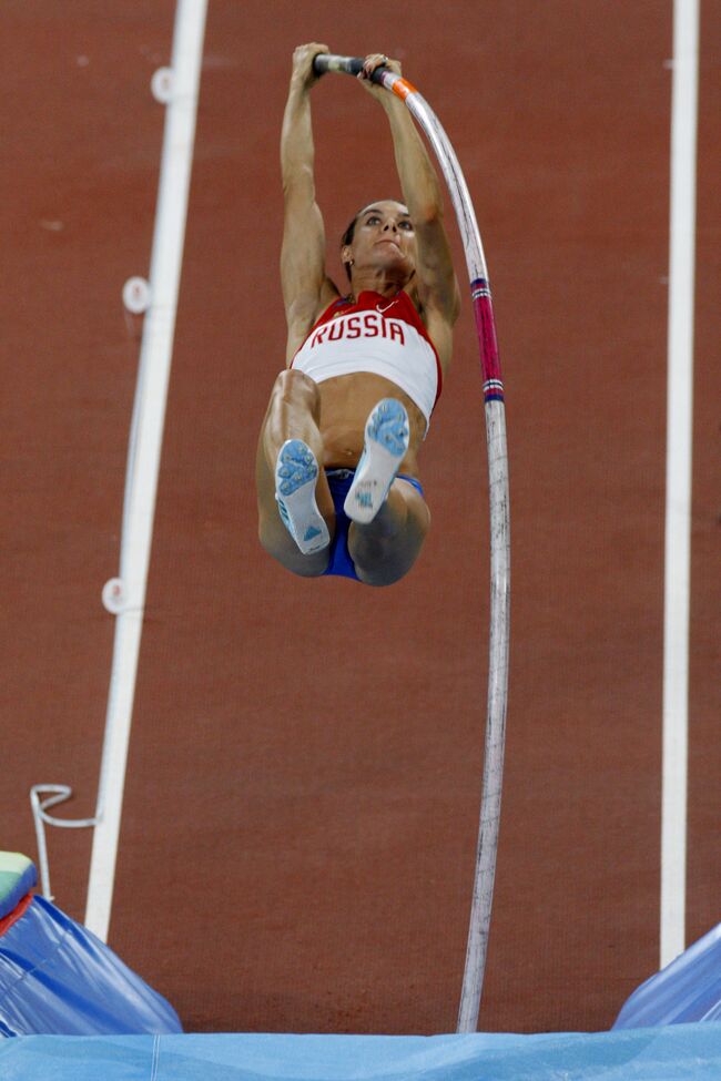 Елена Исинбаева стала двукратной олимпийской чемпионкой и установила новый мировой рекорд