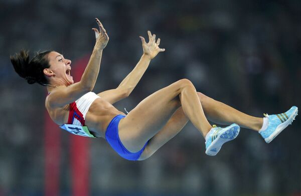 Елена Исинбаева стала двукратной олимпийской чемпионкой и установила новый мировой рекорд
