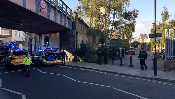 Полицейские у станции метро Parsons Green в Лондоне. 15 сентября 2017