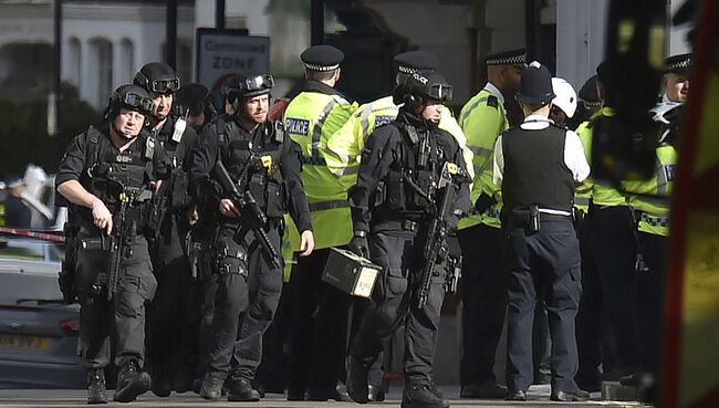 Полиция у станции метро Parsons Green в Лондоне. 15 сентября 2017