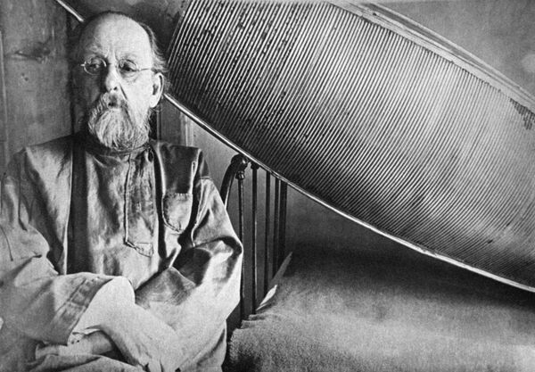 Советский ученый Константин Циолковский, 1933 год Советский ученый Константин Циолковский, 1933 год