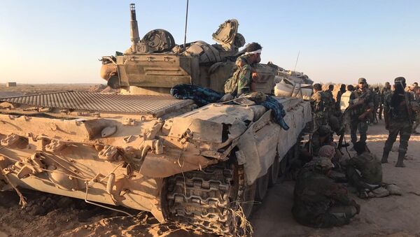 Бойцы сирийской армии на позициях в районе Дейр-эз-Зора