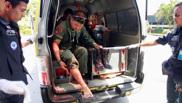 Полицейский раненый в результате сработавших в четверг в провинции Ялла в Таиланде самодельных бомб. 14 сентября 2017