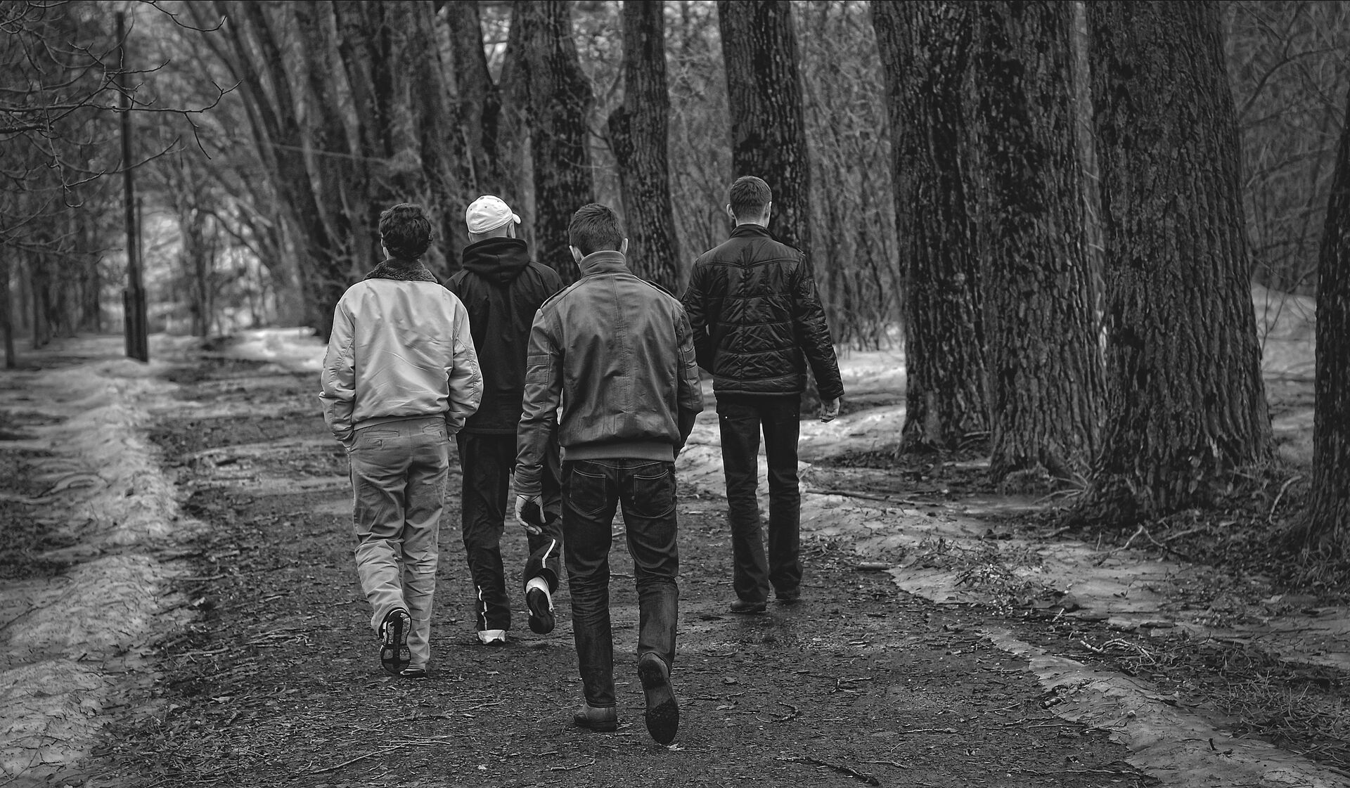 Бандиты идут по лесу Бандиты идут по лесу - РИА Новости, 1920, 24.11.2025