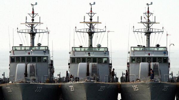 Южнокорейские корабли у берегов острова Ёнпхёндо. Архивное фото