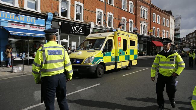 Сотрудники полиции у станции метро Parsons Green в Лондоне, Великобритания. Архивное фото