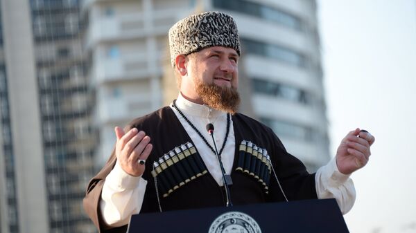 Глава Чеченской Республики Рамзан Кадыров выступает во время открытия парка цветов у высотного комплекса Грозный сити в Грозном