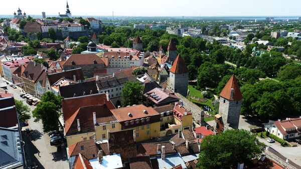 Вид на Старый город с верхушки церкви Олевисте - самого высокого строения средневековой Европы. Эстония, Таллин.