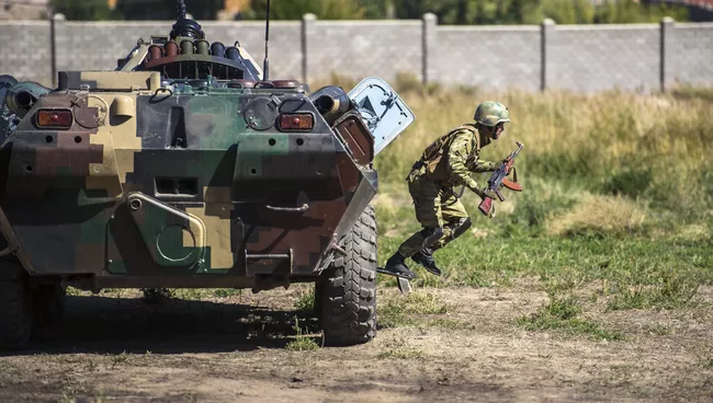 БТР-82А вооруженных сил Киргизии во время учений Иссык-Куль