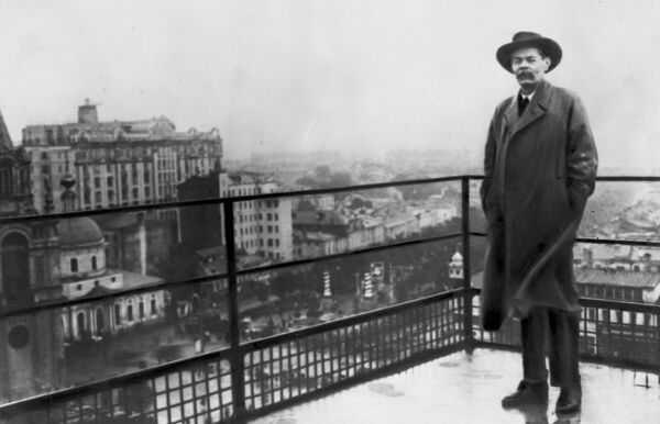 Максим Горький на крыше здания редакции газеты Известия. 13 октября 1928 года.