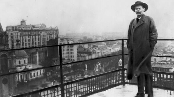 Максим Горький на крыше здания редакции газеты Известия. 13 октября 1928 года.