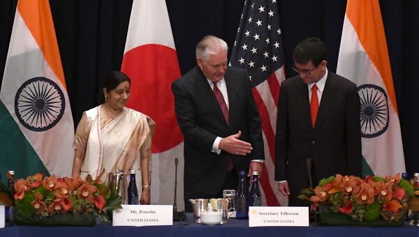 Глава МИД Индии Сушма Сварадж, госсекретарь США Рекс Тиллерсон и министр иностранных дел Японии Таро Коно во время встречи. 18 сентября 2017