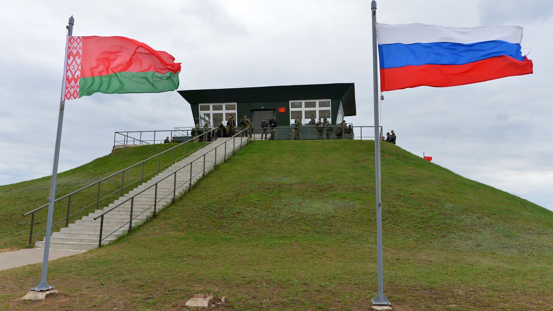 Командный пункт на Осиповичском полигоне в Могилевской области во время учений  Запад-2017 - РИА Новости, 1920, 29.10.2020