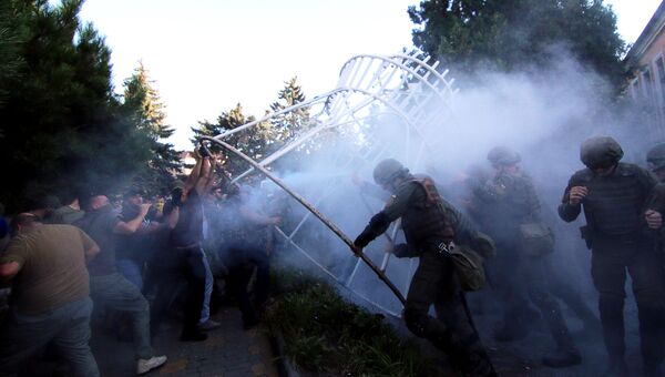 Столкновения с полицией возле Ильичевского райсуда после вынесения оправдательного приговора по делу о событиях 2 мая 2014 года в Одессе. 18 сентября 2017