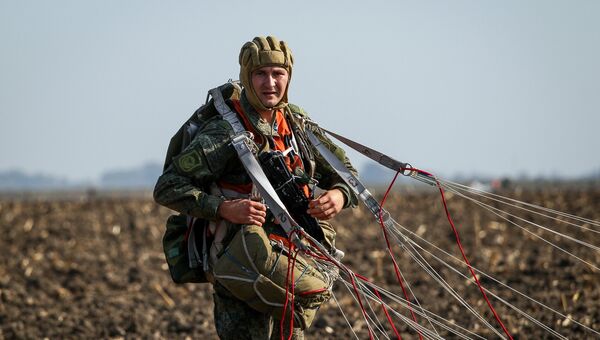 Военнослужащий вооруженных сил РФ во время учений Защитники дружбы. Архивное фото