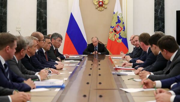 Президент РФ Владимир Путин во время встречи с избранными главами регионов РФ. 20 сентября 2017