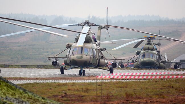 Вертолеты Ми-8 на полигоне в Минской области во время совместных стратегических учений вооруженных сил Республики Белоруссия и Российской Федерации Запад-2017. 20 сентября 2017