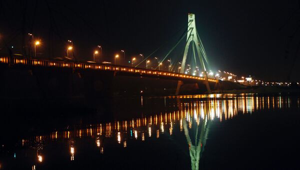 Московский мост через Днепр в Киеве, Украина. Архивное фото
