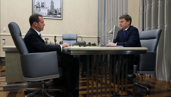 Дмитрий Медведев и президент, член наблюдательного совета АК АЛРОСА Сергей Иванов во время встречи. 20 сентября 2017