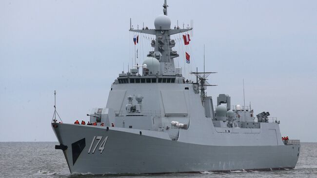 Ракетный эсминец Хэфэй из отряда боевых кораблей военно-морских сил Китая