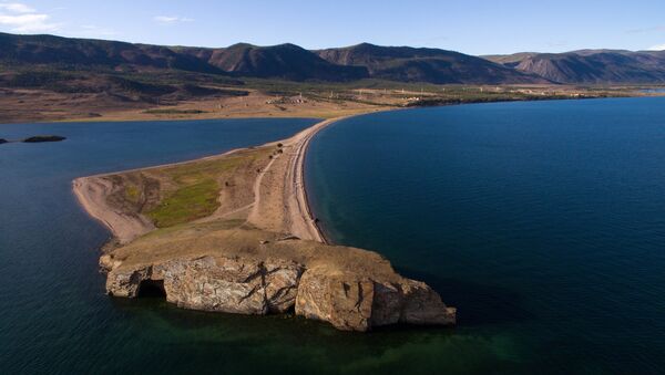Мыс Уюга в заливе Малое море на озере Байкал в Ольхонском районе Иркутской области