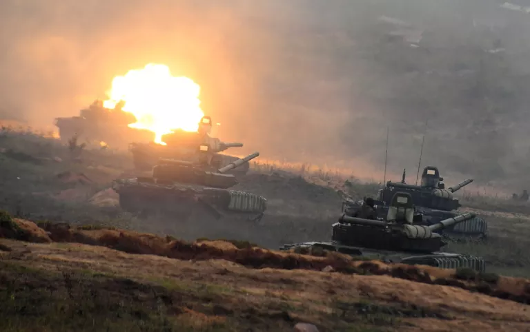 Танки Т-72Б3 на полигоне в Минской области во время совместных стратегических учений Белоруссии и России Запад-2017 Танки Т-72Б3 на полигоне в Минской области во время совместных стратегических учений Белоруссии и России Запад-2017