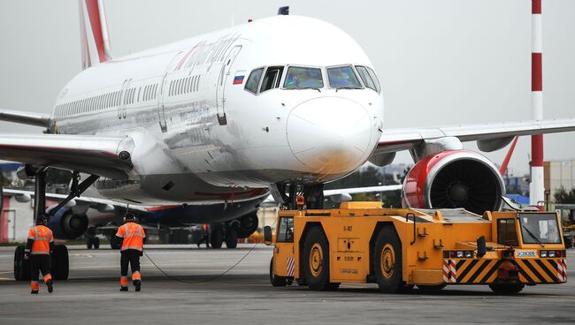 Самолет Airbus A321 авиакомпании Royal Flight в аэропорту Шереметьево. Архивное фото