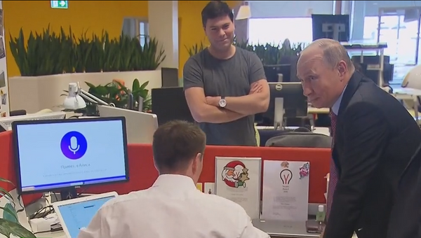 Путин побеседовал с голосовым помощником Алиса в офисе Яндекса