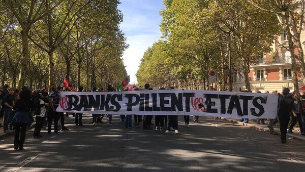 Участники шествия против трудовой реформы в Париже, Франция. Архивное фото