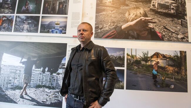 Фотокорреспондент МИА Россия сегодня Валерий Мельников представил свою серию работ Черные Дни Украины на открытии выставки World Press Photo в Санкт-Петербурге