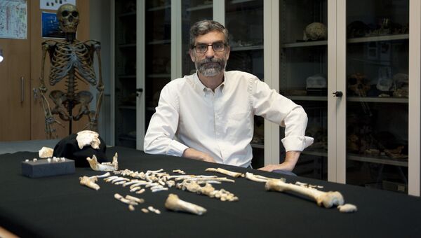 Антонио Розас и останки неандертальского ребенка