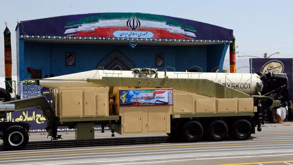 Баллистическая ракета Khorramshahr во время парада в Тегеране, Иран. Архивное фото