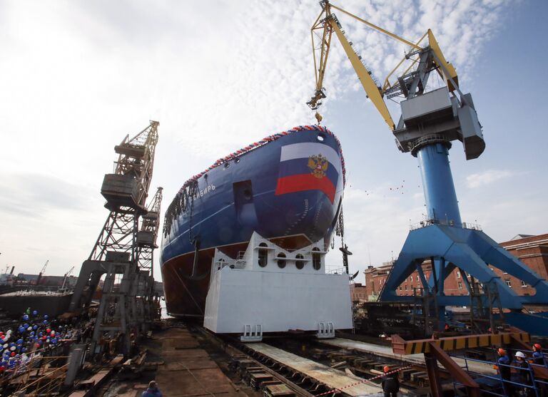 Церемония спуска на воду атомного ледокола Сибирь на Балтийском заводе в Санкт-Петербурге