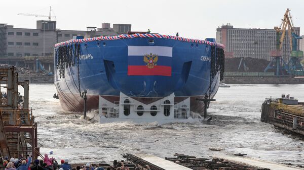 Церемония спуска на воду атомного ледокола Сибирь на Балтийском заводе в Санкт-Петербурге
