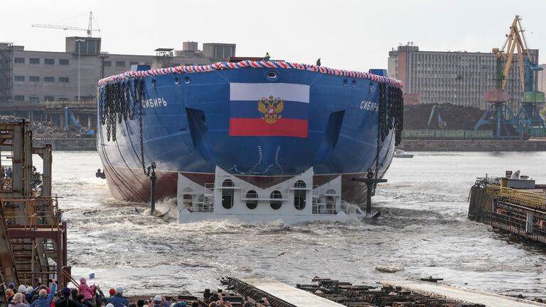 Церемония спуска на воду атомного ледокола Сибирь на Балтийском заводе в Санкт-Петербурге