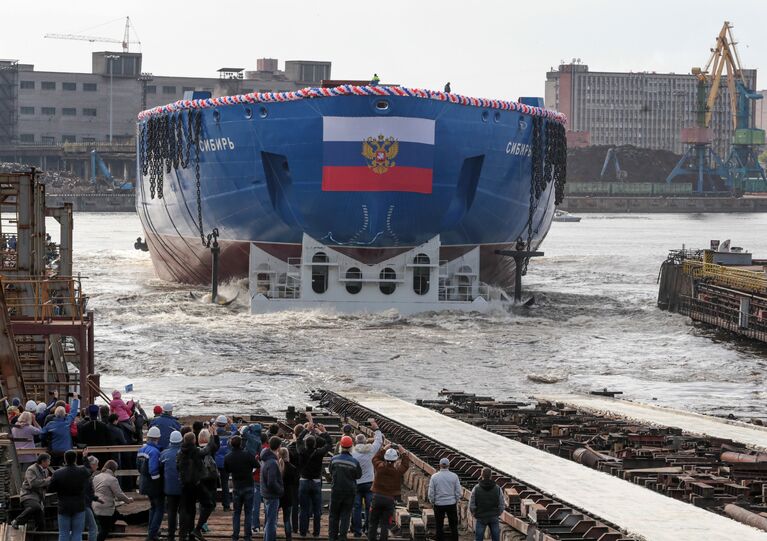 Церемония спуска на воду атомного ледокола Сибирь на Балтийском заводе в Санкт-Петербурге