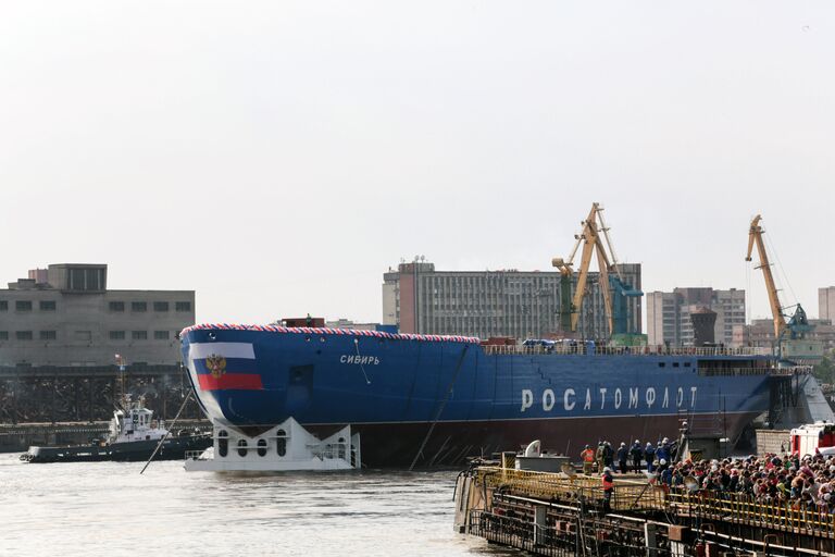 Церемония спуска на воду атомного ледокола Сибирь на Балтийском заводе в Санкт-Петербурге