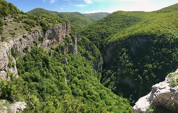 Вид на Большой каньон в Бахчисарайском районе Крыма Вид на Большой каньон в Бахчисарайском районе Крыма